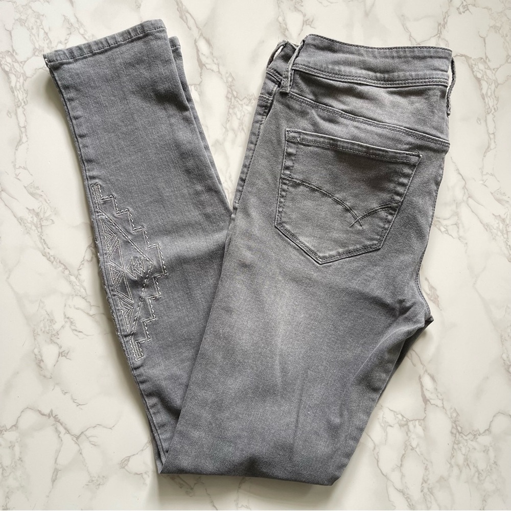 Grey Embroidered Denim Jeans - size 9 BullheadBlack/Pacsun, Southwestern pattern